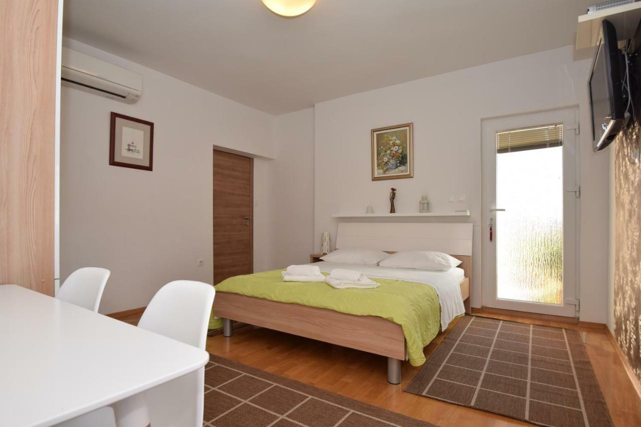 Apartment Smokrovic Starigrad Paklenica Exterior photo